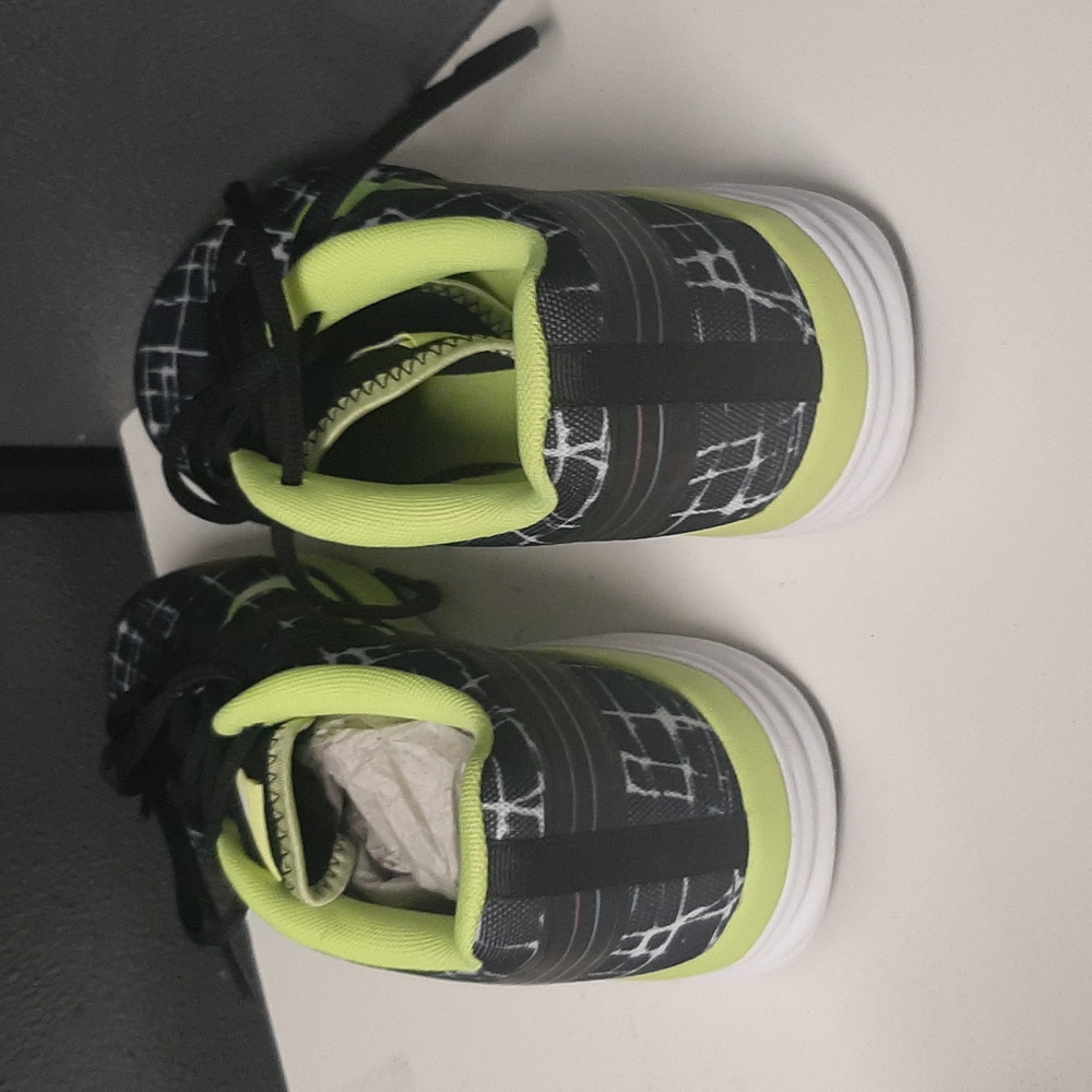 Nike sneakers nwob - Picture 2 of 4